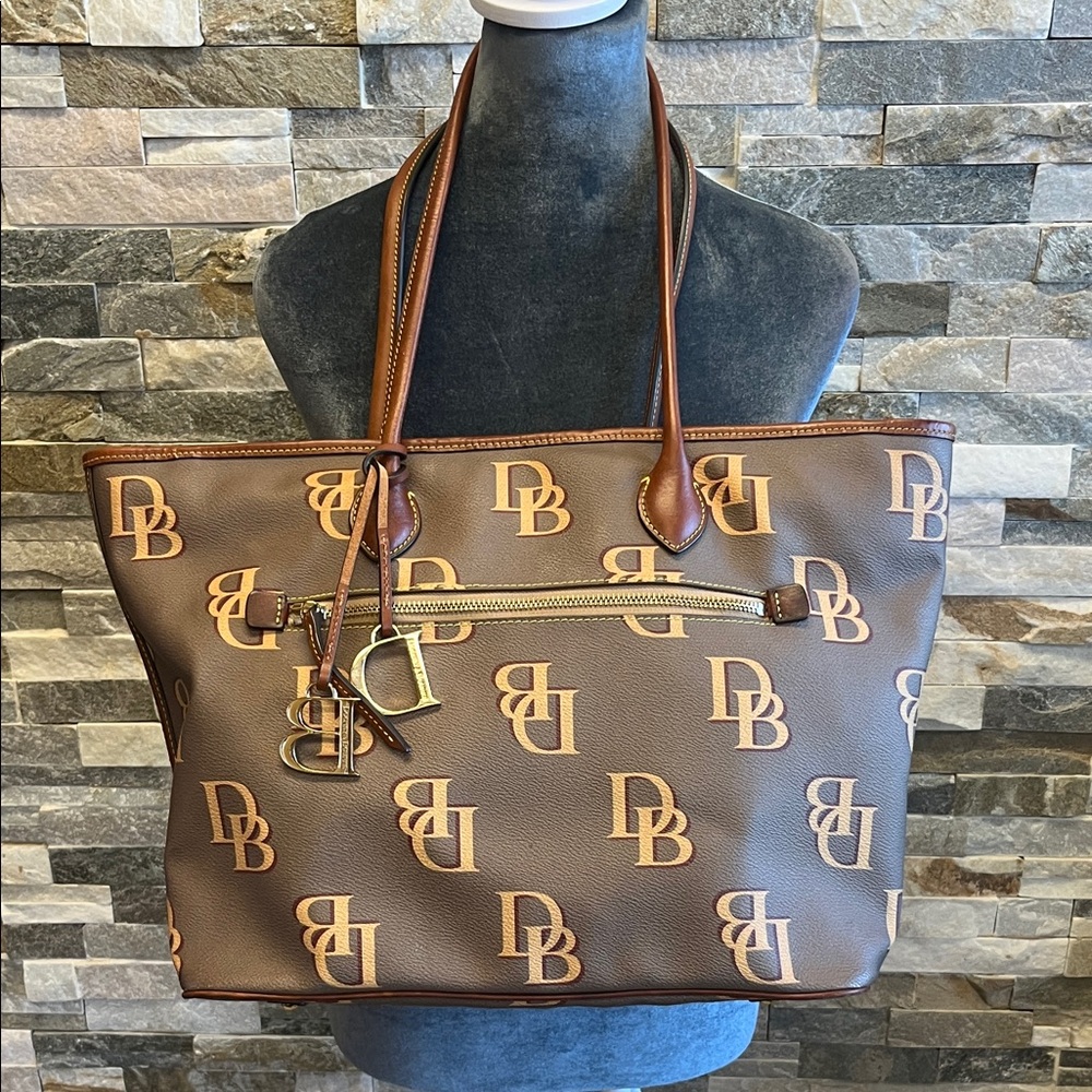 Dooney & Bourke Elegant Brown and Tan woman’s - Picture 1 of 16